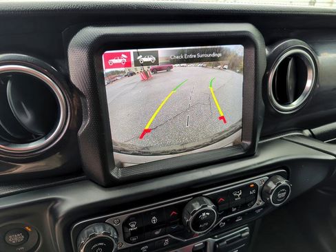 Used 2021 Jeep Wrangler Unlimited Rubicon w/ Trailer Tow Package image 23