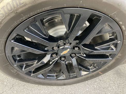 Used 2026 Chevrolet Suburban Premier image 9