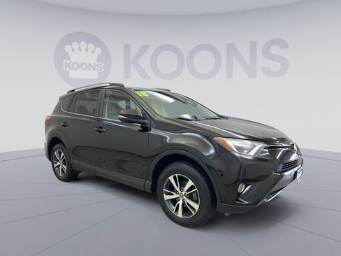 Used 2018 Toyota RAV4 XLE image 7