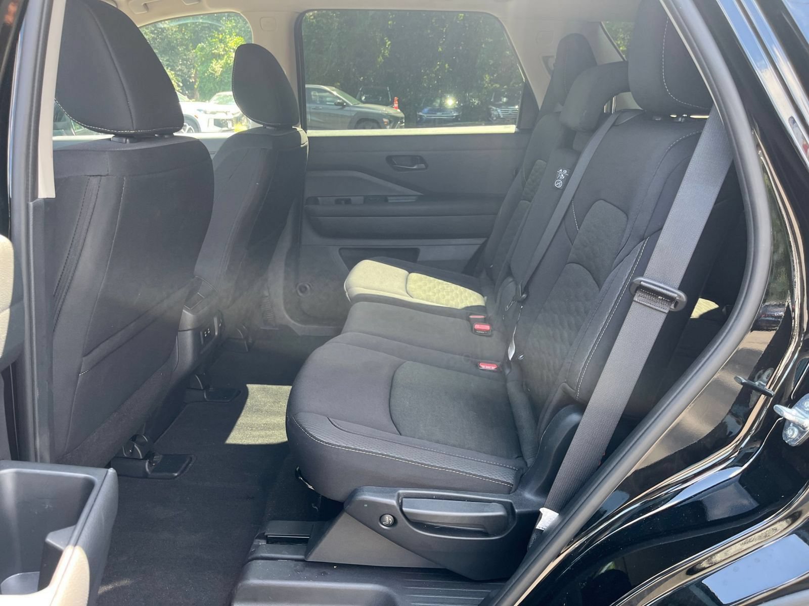 Used 2026 Nissan Pathfinder SV FWD image 30