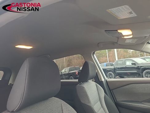 Used 2021 Nissan Rogue SV image 25