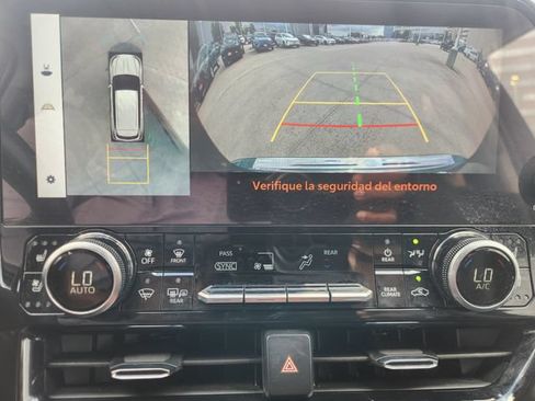 Used 2024 Toyota Highlander Platinum FWD image 17