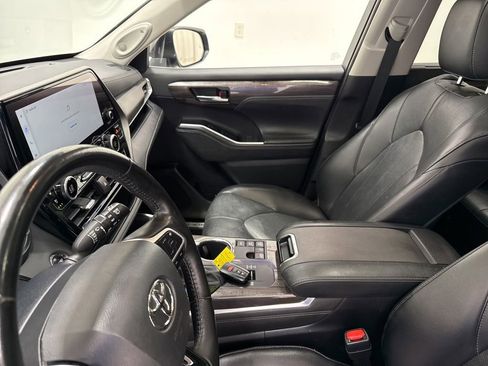 Used 2023 Toyota Highlander Limited image 29