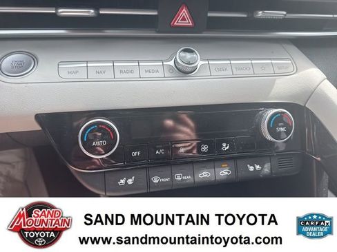 Used 2023 Hyundai Elantra Limited FWD image 22