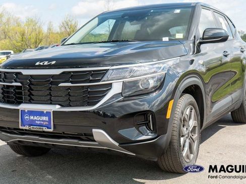 Used 2024 Kia Seltos LX AWD/4WD image 2