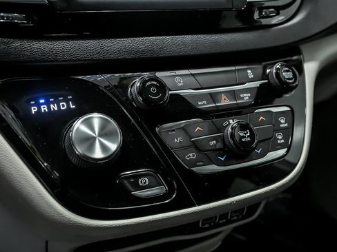 Used 2021 Chrysler Voyager LX FWD image 26
