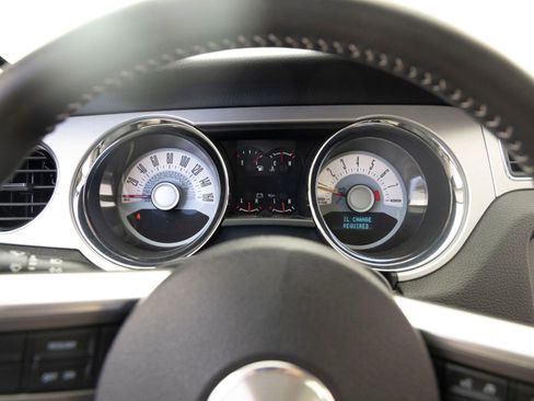 Used 2011 Ford Mustang Premium w/ 202A Rapid Spec Order Code RWD image 17
