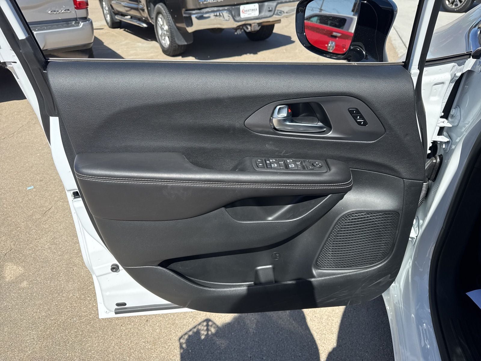 New 2026 Chrysler Pacifica Select AWD/4WD image 12