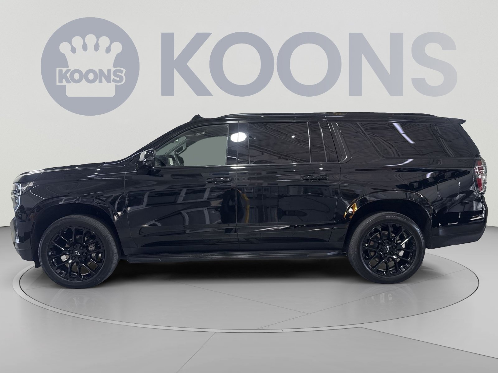 Used 2024 Chevrolet Suburban LT w/ Luxury Package AWD/4WD image 7