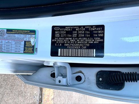 Used 2024 Hyundai Elantra Limited FWD image 35
