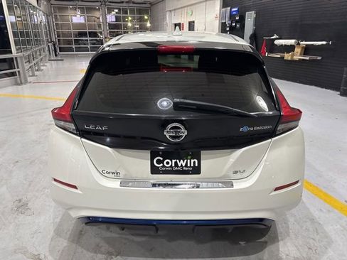 Used 2018 Nissan Leaf SV w/ SV Technology Package FWD image 8