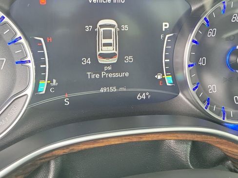 Used 2023 Chrysler Pacifica Limited FWD image 25