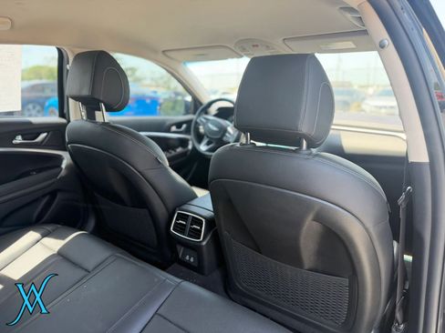 Used 2025 Genesis G70 2.5T RWD image 19