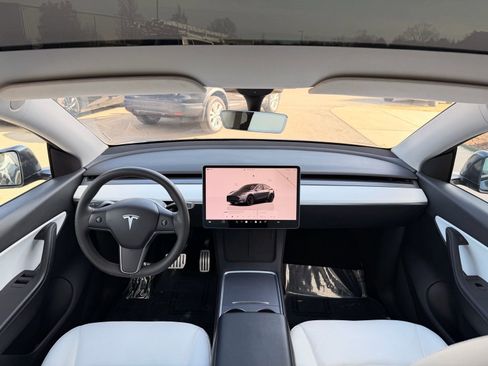 Used 2022 Tesla Model Y Performance image 24