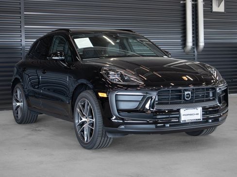 Used 2026 Porsche Macan AWD/4WD image 8