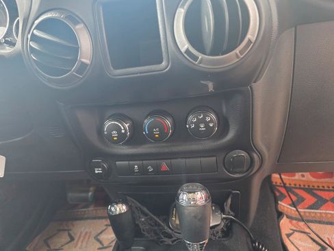 Used 2014 Jeep Wrangler Sport AWD/4WD image 37
