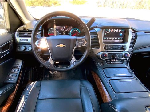 Used 2019 Chevrolet Suburban Premier image 6