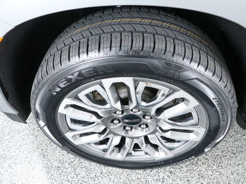Used 2023 GMC Yukon Denali Ultimate AWD/4WD image 11