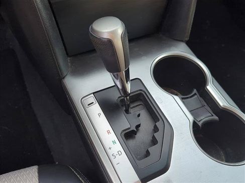 Used 2014 Toyota Camry SE FWD image 19