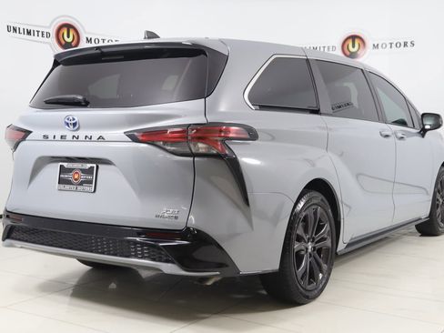 Used 2024 Toyota Sienna XSE image 3