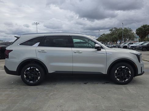 New 2026 Kia Sorento S image 9