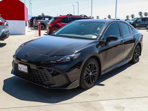 Used 2026 Toyota Camry SE FWD image 3