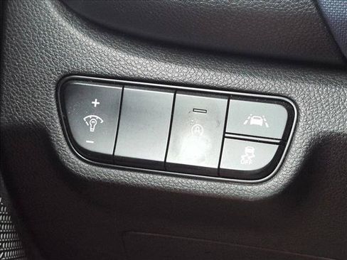 Used 2022 Kia Seltos S FWD image 12