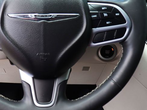 Used 2022 Chrysler Voyager LX FWD image 57