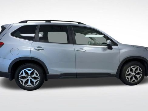 Used 2020 Subaru Forester Premium AWD/4WD image 9