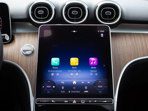 Used 2025 Mercedes-Benz C 300 4MATIC Sedan image 16