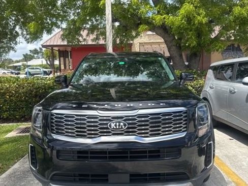 Certified 2020 Kia Telluride S image 2