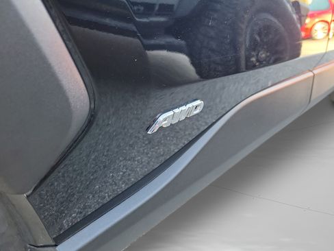 Used 2022 Toyota RAV4 XLE Premium image 16