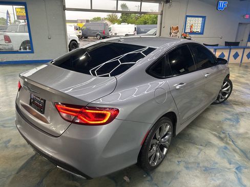 Used 2015 Chrysler 200 S image 3