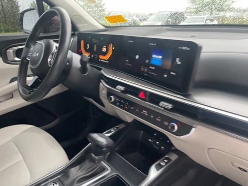 Certified 2025 Kia Sorento S FWD image 28