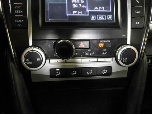 Used 2014 Toyota Camry SE FWD image 29