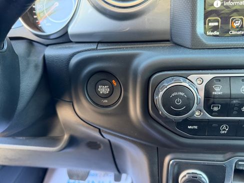 Used 2020 Jeep Gladiator Overland image 24