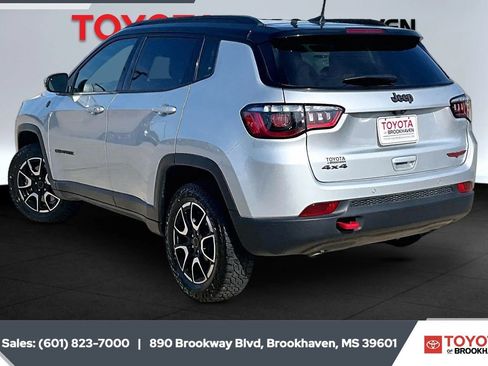 Used 2026 Jeep Compass Trailhawk AWD/4WD image 2