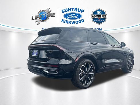 Used 2025 Lincoln Nautilus Reserve AWD/4WD image 6