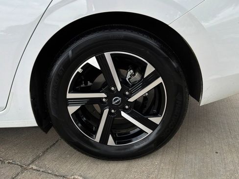 Used 2025 Nissan Sentra SV FWD image 9