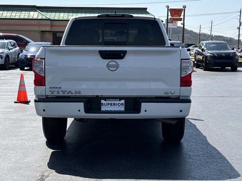 Used 2023 Nissan Titan SV image 4