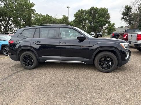 Used 2024 Volkswagen Atlas Peak Edition SEL AWD/4WD image 2