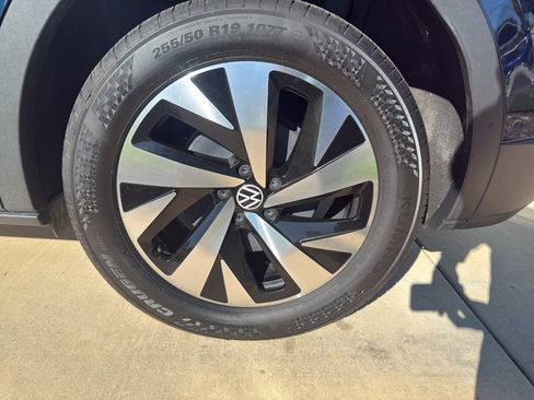 Used 2023 Volkswagen ID.4 Pro image 15