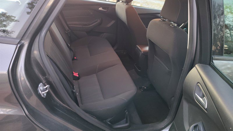 Used 2018 Ford Focus SE FWD image 14