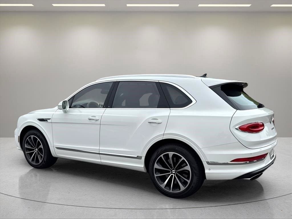 Used 2023 Bentley Bentayga AWD/4WD image 3
