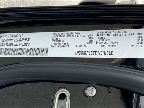 Used 2024 RAM 5500 Laramie image 28