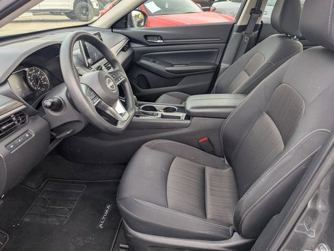 Used 2024 Nissan Altima 2.5 SV FWD image 15