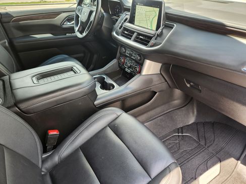 Used 2022 Chevrolet Tahoe Z71 w/ Luxury Package AWD/4WD image 19