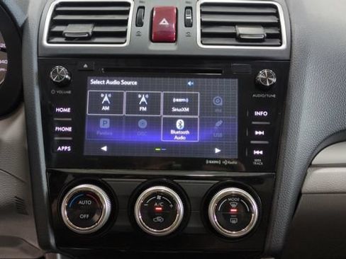 Used 2016 Subaru Forester 2.5i Limited AWD/4WD image 11