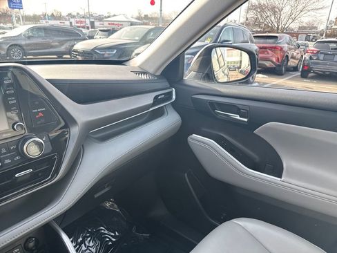 Used 2022 Toyota Highlander XLE image 33