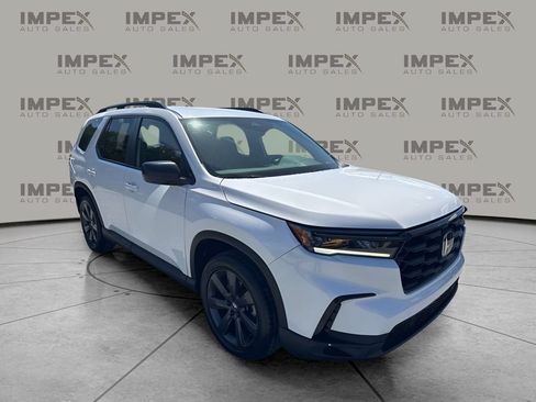 Used 2025 Honda Pilot Sport image 6